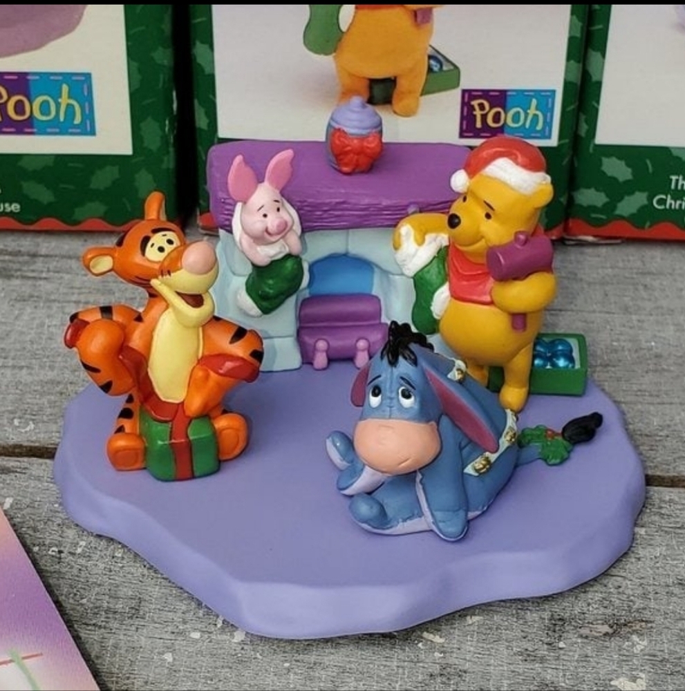 Disney Winnie the Pooh Christmas Figurine Set